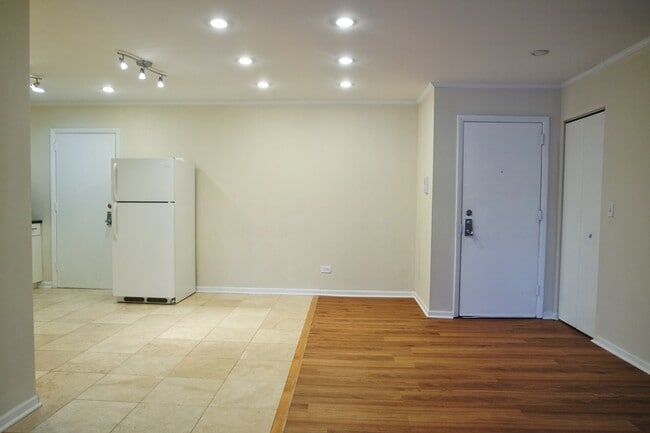 10369 Dearlove Rd in Glenview, IL - Building Photo - Building Photo