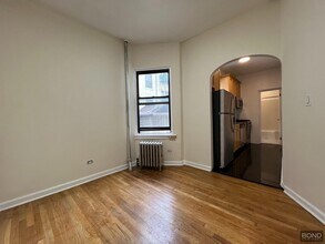 212 Grand St in New York, NY - Building Photo - Building Photo