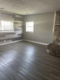 619 E Main St photo'