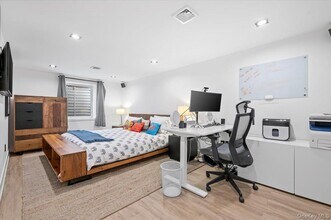 94 Hands Creek Rd in East Hampton, NY - Building Photo - Building Photo