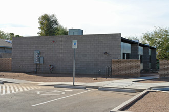 Multi Family & Excess Land in Tucson, AZ - Foto de edificio - Building Photo