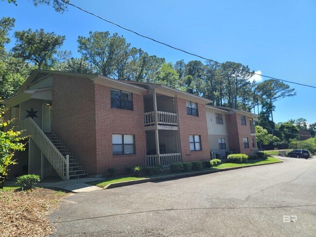 512 Lake Forest Blvd