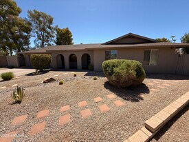 8361 E Vía De Encanto in Scottsdale, AZ - Building Photo