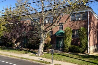 Fairfield Estates At Stewart Manor in Stewart Manor, NY - Foto de edificio - Building Photo