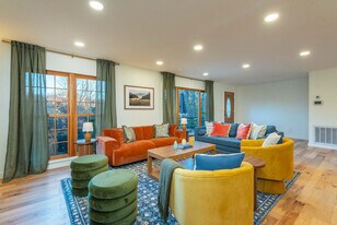 32 Whitaker View Rd in Fairview, NC - Building Photo