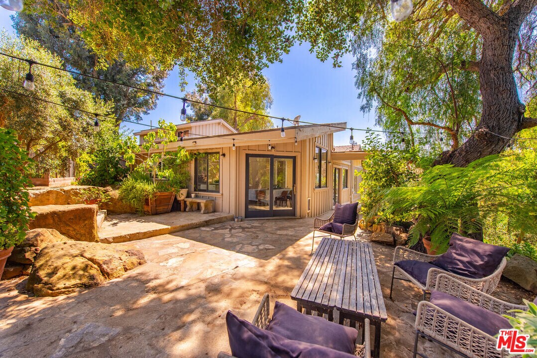 20812 Hillside Dr in Topanga, CA - Building Photo
