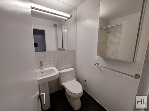 East 39th Street, Unit 24A in New York, NY - Building Photo - Building Photo