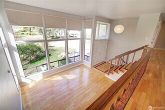 17355 NE 17th Pl in Bellevue, WA - Building Photo - Building Photo