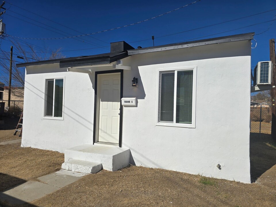 16049 L St in Mojave, CA - Building Photo