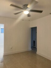 29 NW 68th St in Miami, FL - Foto de edificio - Building Photo