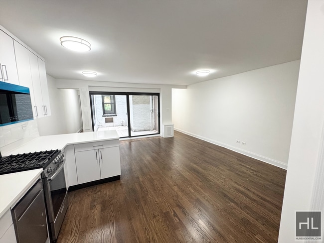 EAST 72 STREET in New York, NY - Building Photo - Building Photo