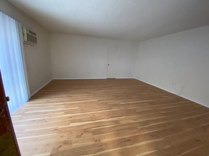 1542 Hi Point St in Los Angeles, CA - Building Photo