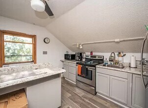 3469 Bessie St, Unit B in Norfolk, VA - Foto de edificio - Building Photo