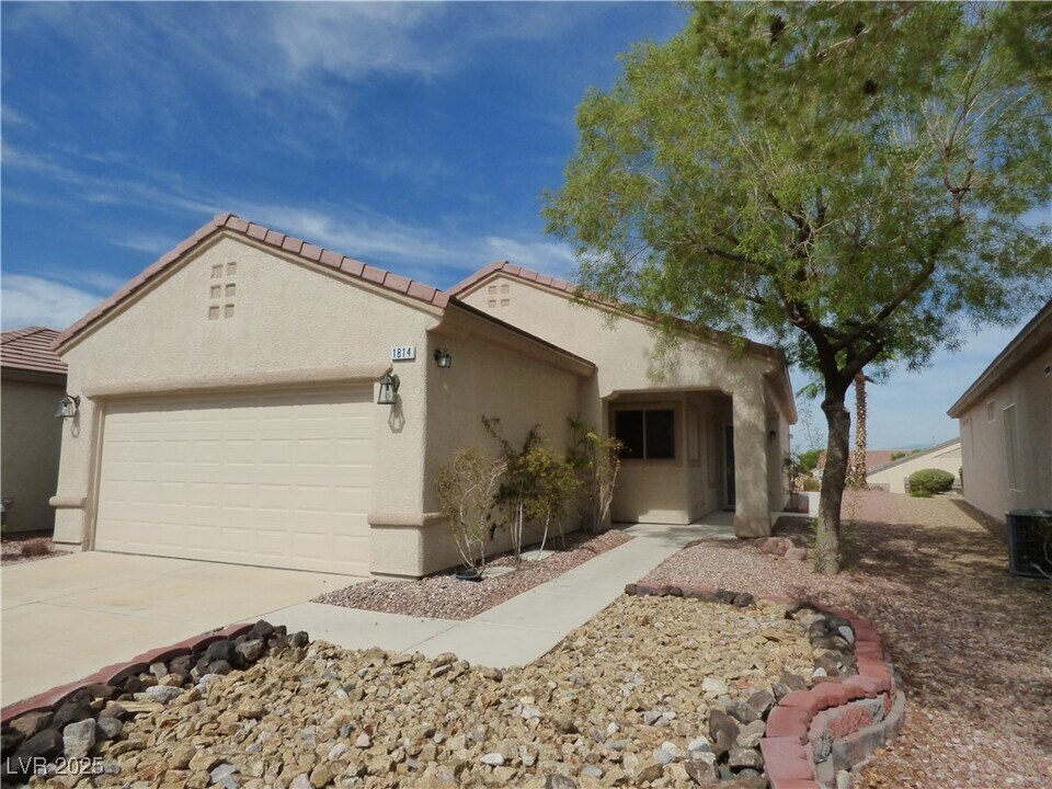 1814 Cypress Bay Ave in Henderson, NV - Foto de edificio