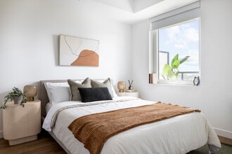 Bridge in Toronto, ON - Building Photo - Building Photo