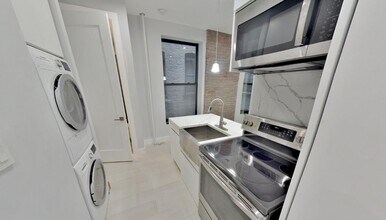 336 E 18th St, Unit B4 in New York, NY - Building Photo - Building Photo