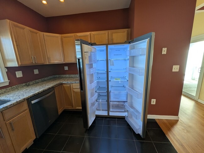 21 Almont St, Unit 1 in Medford, MA - Building Photo - Building Photo
