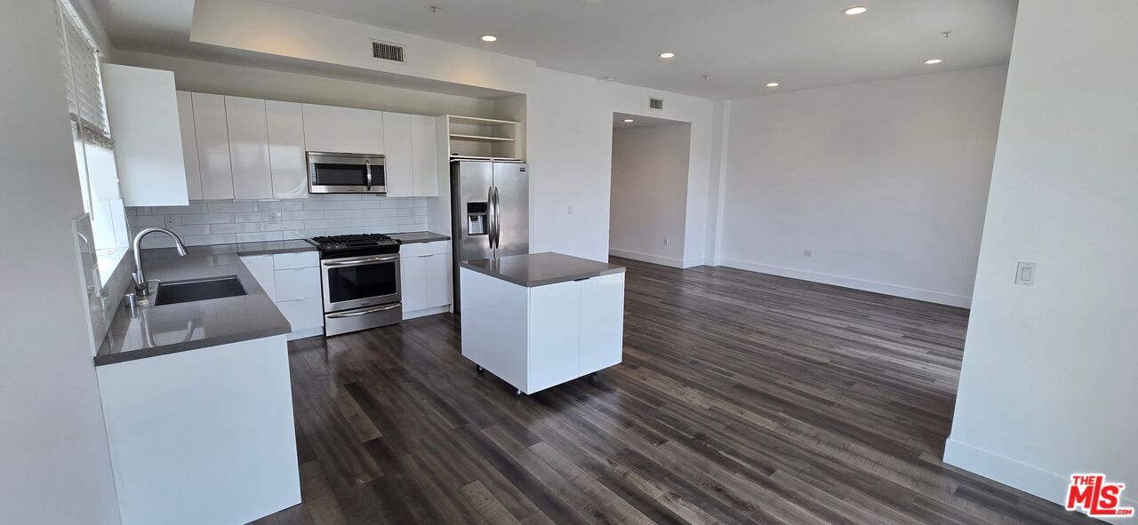 1215 S Bedford St in Los Angeles, CA - Building Photo