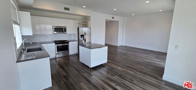 property at 1215 S Bedford St