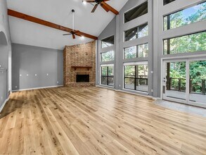 1314 Creekwood Dr in Garland, TX - Foto de edificio - Building Photo