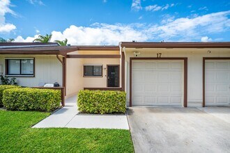 17 Mayfair Ln in Boynton Beach, FL - Building Photo - Building Photo