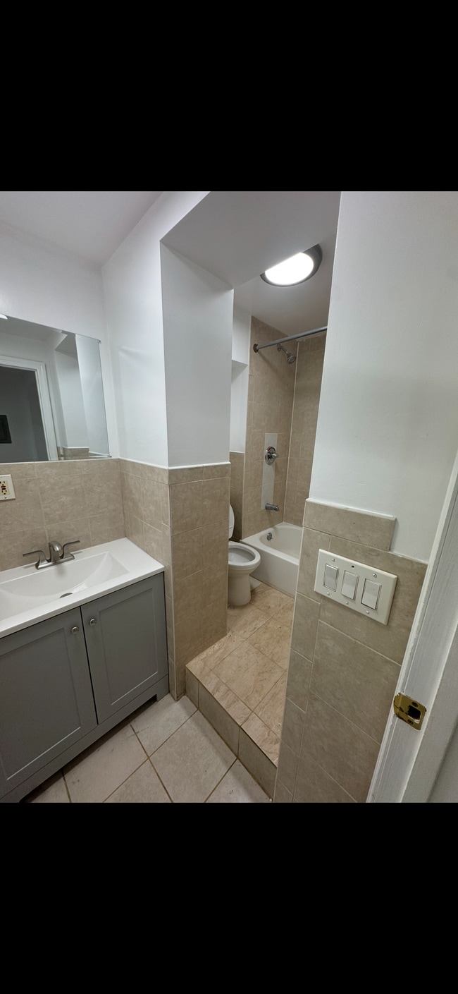 155 Lake Ave, Unit Basement apartment in Yonkers, NY - Building Photo - Building Photo