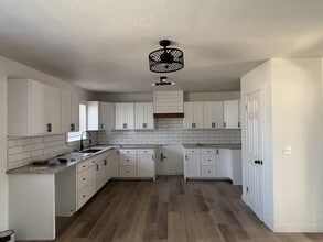 915 S 6th St in Chickasha, OK - Building Photo - Building Photo