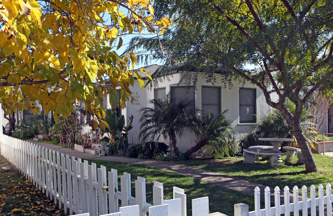 4741-4745 Idaho St in San Diego, CA - Foto de edificio