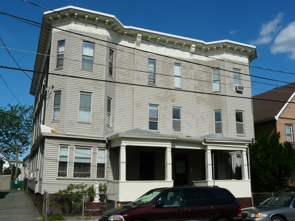 11 Beacon in Somerville, MA - Building Photo