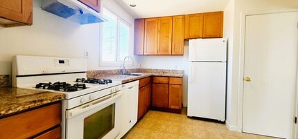 108 Alta Mesa Dr in South San Francisco, CA - Building Photo - Building Photo