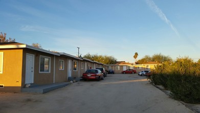 6038 Bagley Ave in Twentynine Palms, CA - Foto de edificio - Building Photo