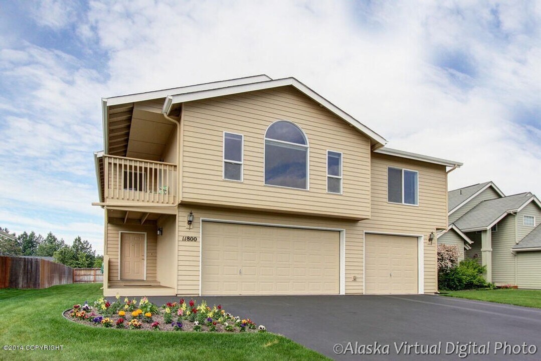 11800 Alderwood Loop in Anchorage, AK - Building Photo