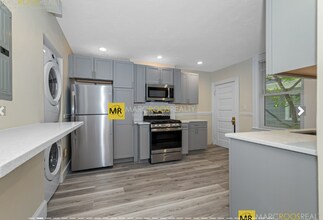 42 Brackett St, Unit 4-2 in Boston, MA - Building Photo - Building Photo