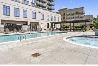2277 Peachtree Rd in Atlanta, GA - Building Photo - Building Photo