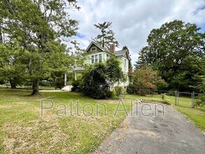 143 Pearson Dr in Asheville, NC - Building Photo - Building Photo