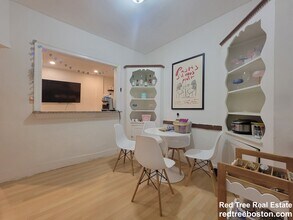 60 Egmont St, Unit 5 in Brookline, MA - Foto de edificio - Building Photo