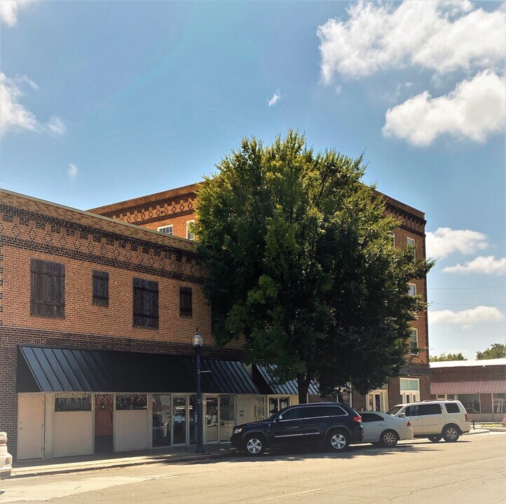 214 S Wewoka Ave in Wewoka, OK - Building Photo