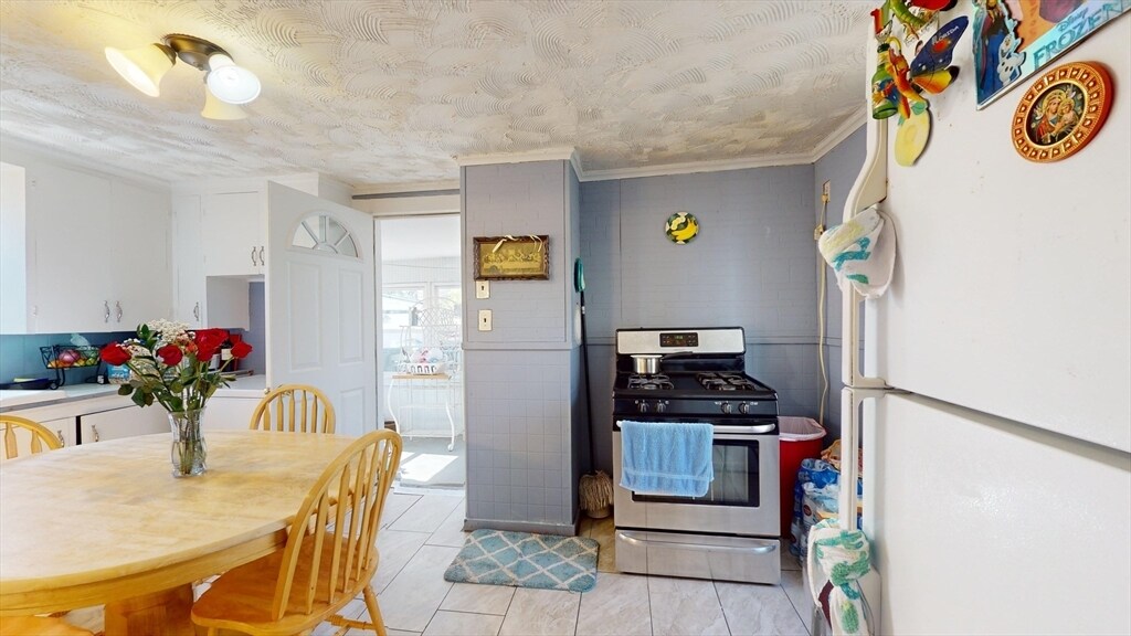 29 Dresser St in Southbridge, MA - Building Photo