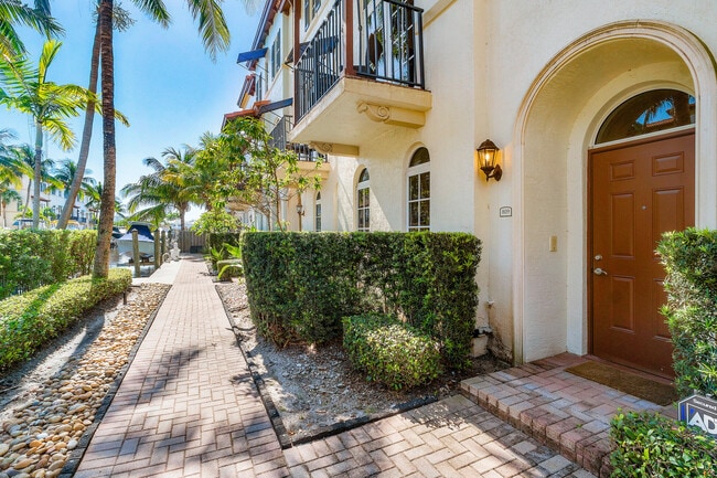 809 Estancia Wy in Boynton Beach, FL - Building Photo - Building Photo