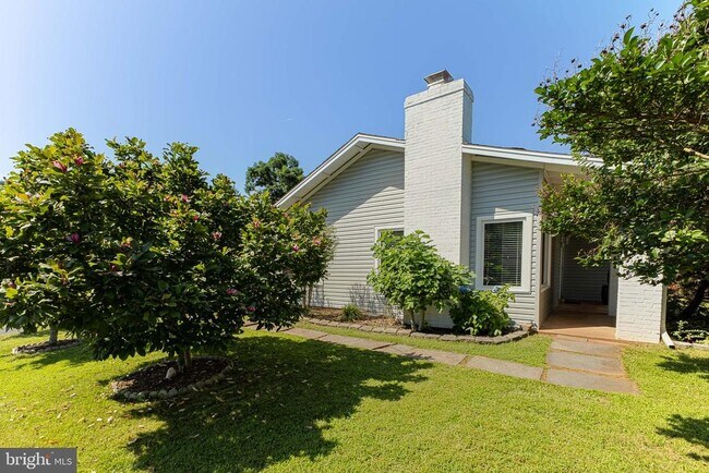 246 Avondale Dr in Sterling, VA - Building Photo - Building Photo