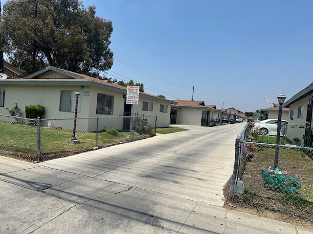 4405 1/2 Elizabeth St in Bell Gardens, CA - Building Photo