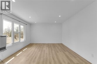 51 Dundas St E in Brantford, ON - Building Photo - Building Photo