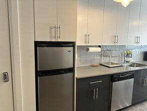 595 St Clair Ave W in Toronto, ON - Building Photo - Building Photo