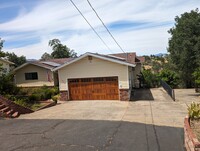 1840 Riviera Dr in Redding, CA - Building Photo - Building Photo