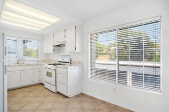 5532 Las Virgenes Rd in Calabasas, CA - Building Photo - Building Photo