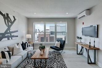 1533 Ridge Ave, Unit 202 in Philadelphia, PA - Building Photo - Building Photo
