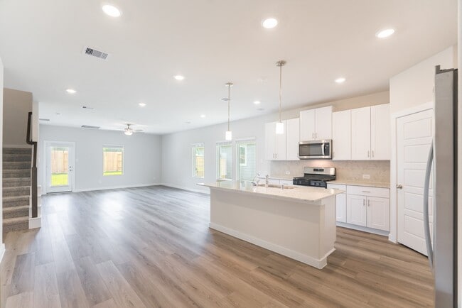 property at 1527 King Rnch Rd