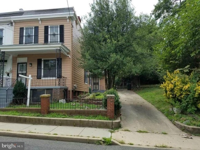 property at 1395 Morris Rd SE