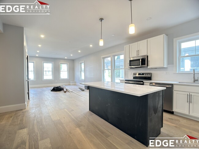 48 Fairbanks St, Unit 1 in Boston, MA - Foto de edificio - Building Photo