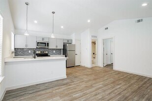 523 N Ewing Ave in Dallas, TX - Building Photo